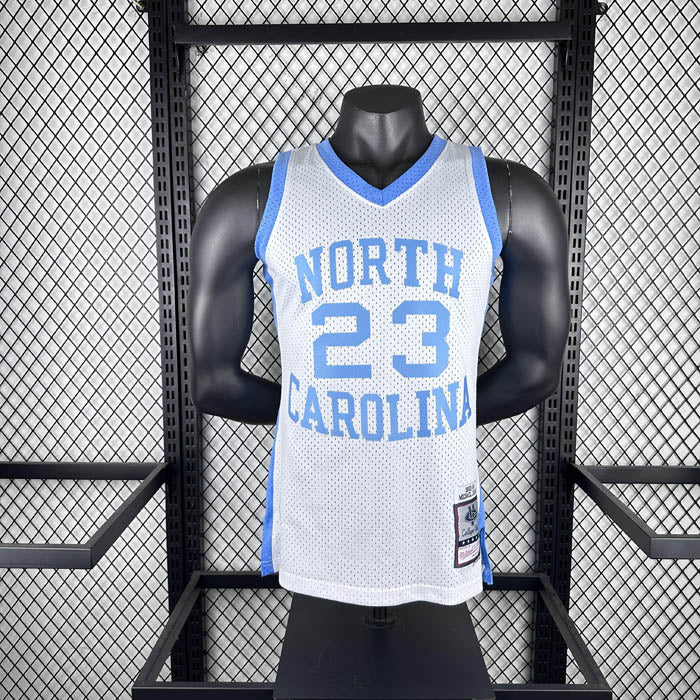 Regata Carolina do Norte Retrô Mitchell & Ness 1983/1984 Michael Jordan Branca