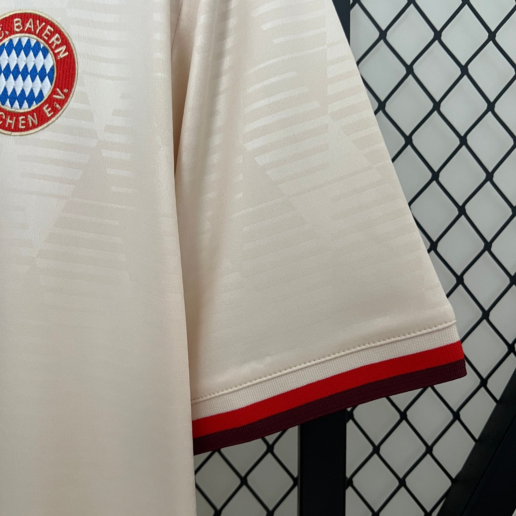 Camisa Bayern de Munique Third 2024/25 - Adidas Torcedor Masculina - Bege/Vermelha