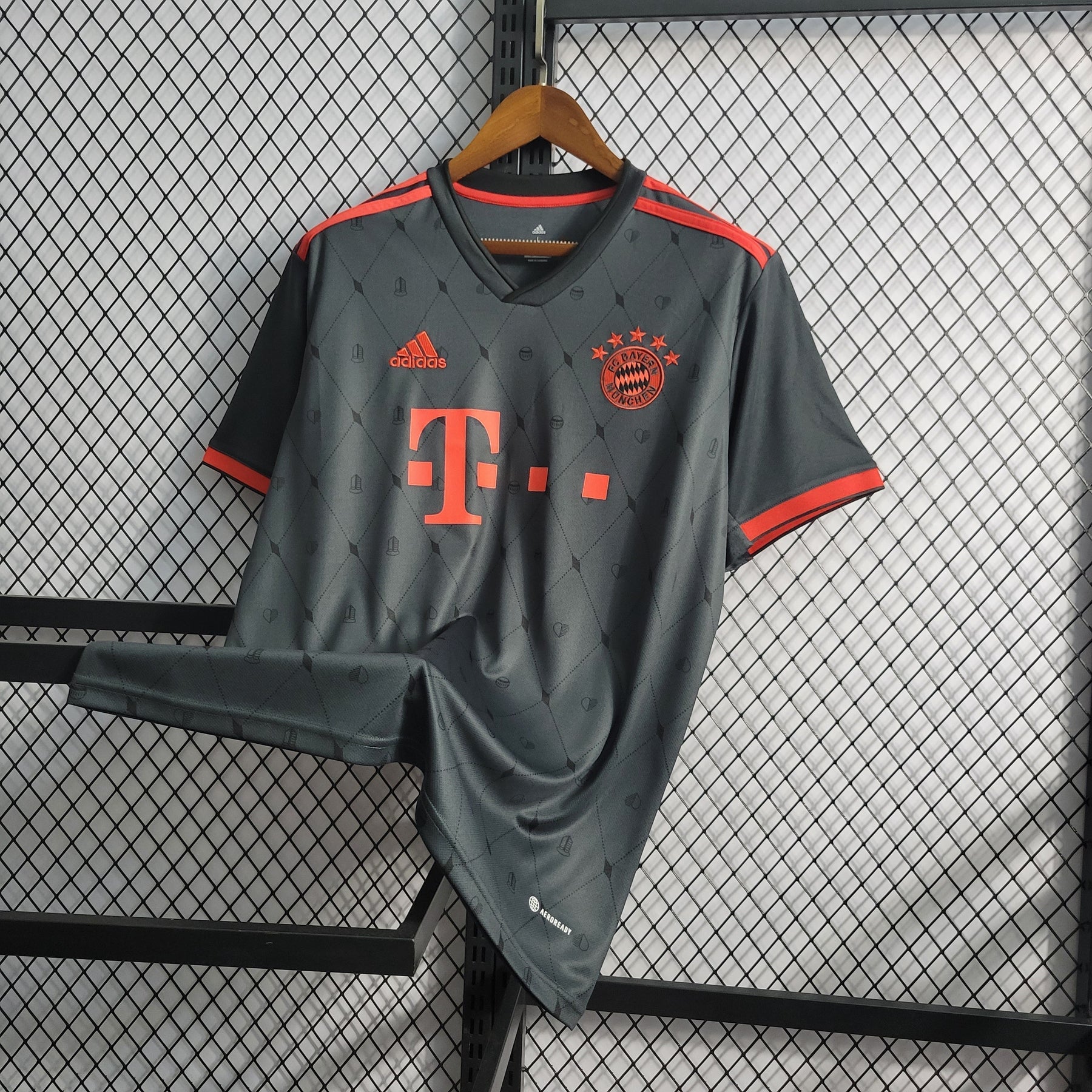 Camisa Bayern de Munique Third 2022/23 - Adidas Torcedor Masculina - Preta/Vermelha