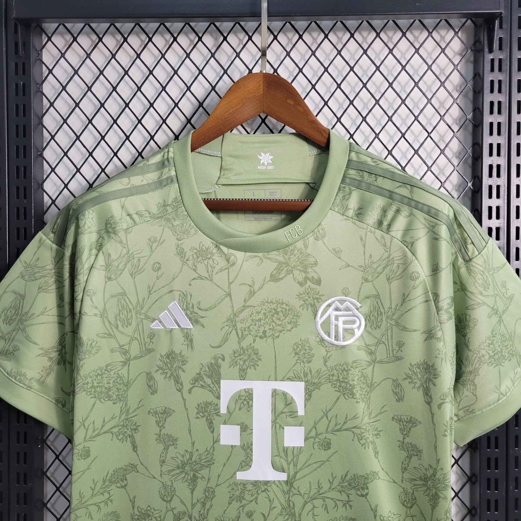 Camisa Bayern de Munique Edição Especial 2023/24 - Adidas Torcedor Masculina - Verde