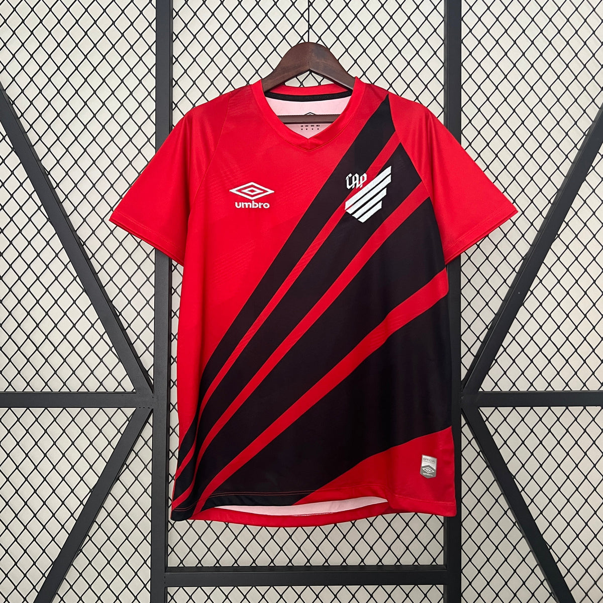 Camisa Atlético Paranaense Home 2024/25 - Umbro Torcedor Masculina - Vermelha/Preta