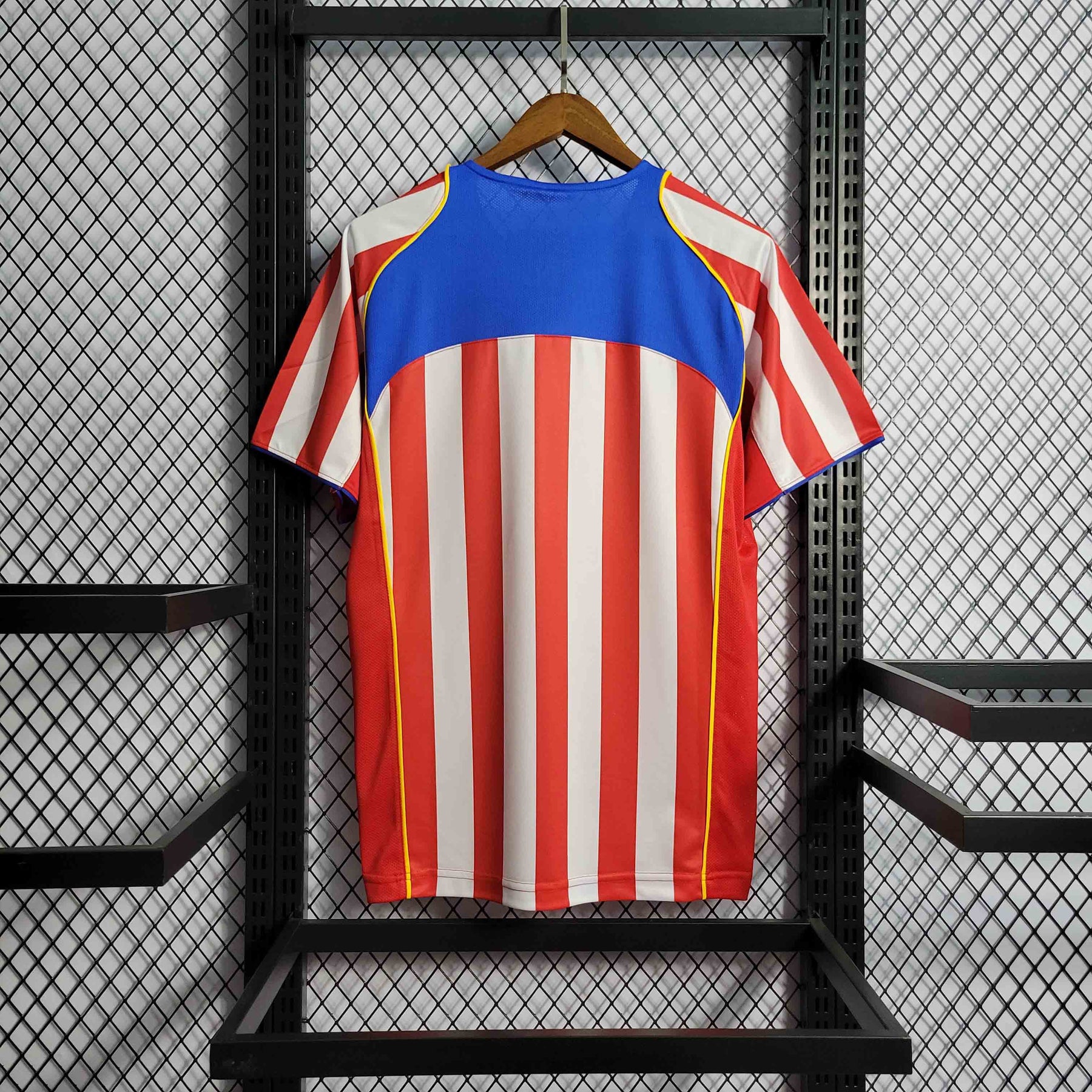 Camisa Atlético de Madrid 2004/05 - Nike Retrô Masculina - Spider Man - Vermelha/Branca