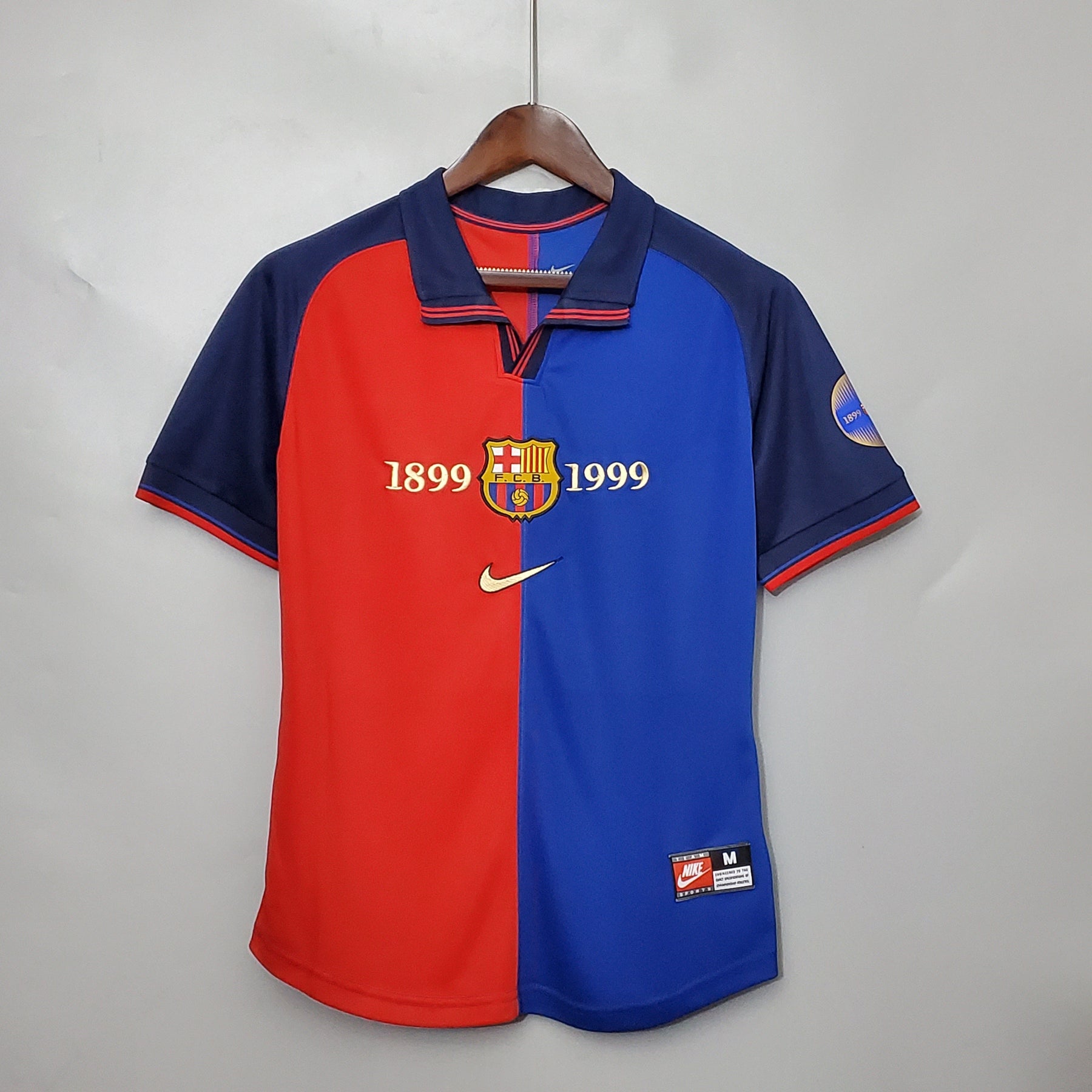 Camisa Barcelona Edição Especial 100 Anos - Nike Retrô Masculina - Vermelha/Azul