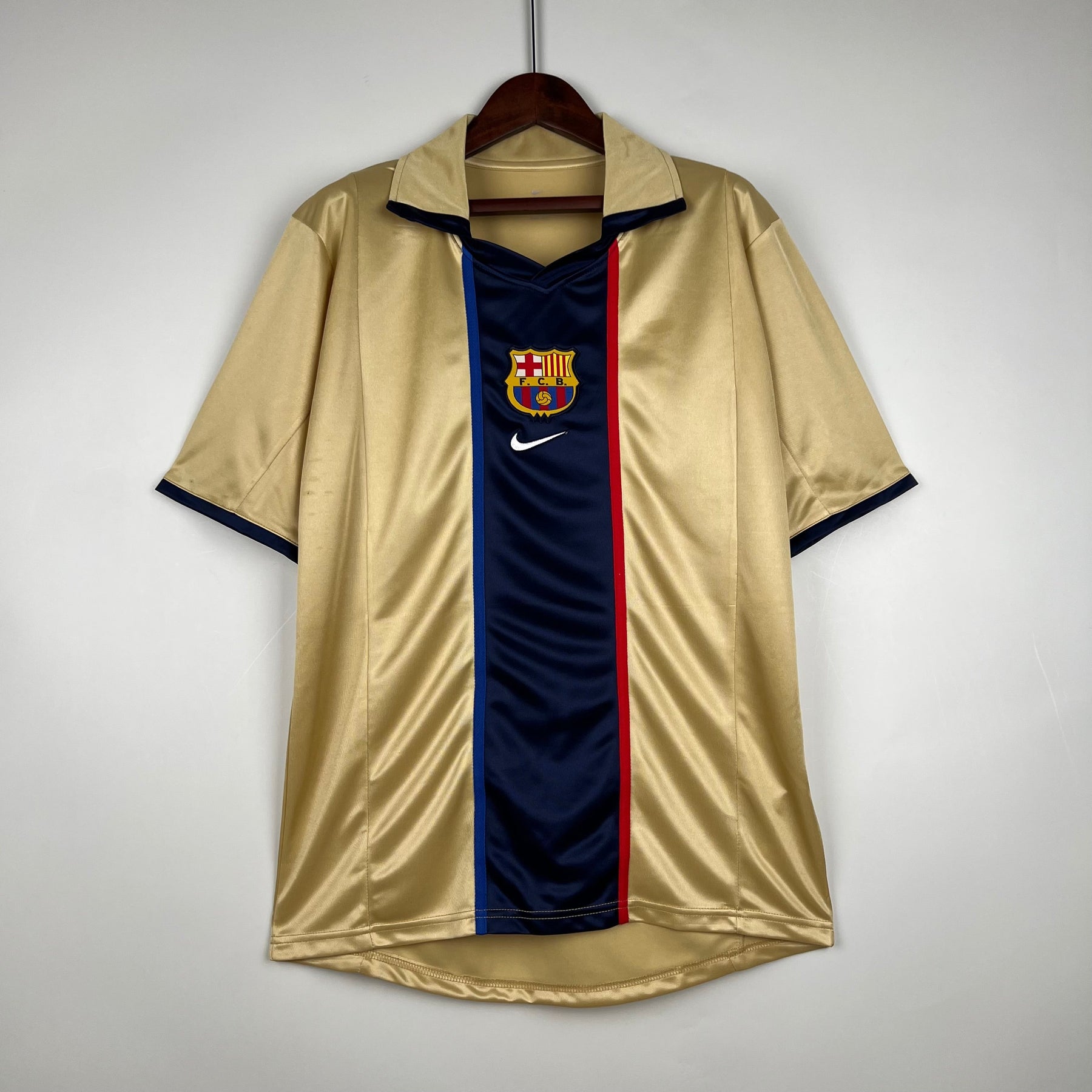 Camisa Barcelona Away 2002 - Nike Retrô Masculina - Dourada/Azul