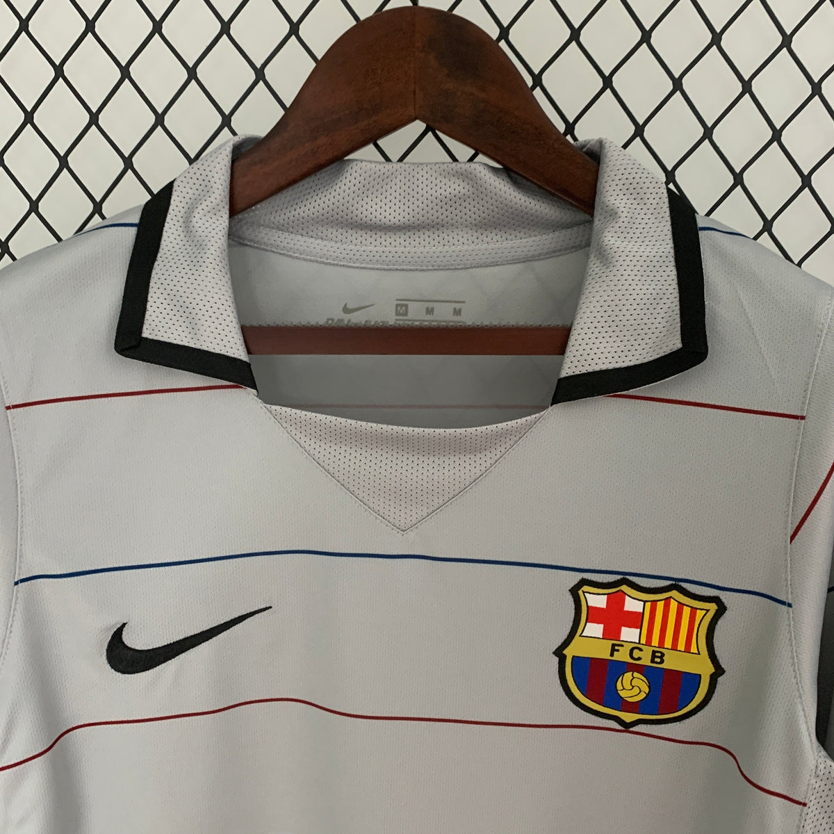 Camisa Barcelona Away 2003/04 - Nike Retrô Masculina - Cinza