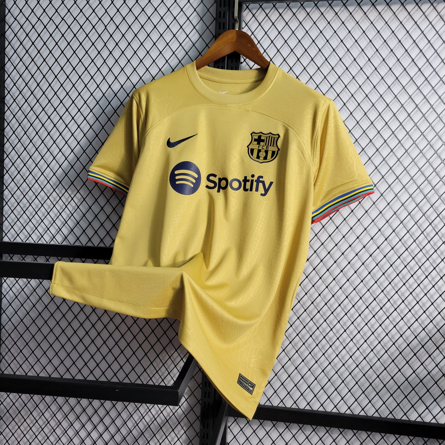 Camisa Barcelona Away 2022/23 - Nike Torcedor Masculina - Caramelo/Preta