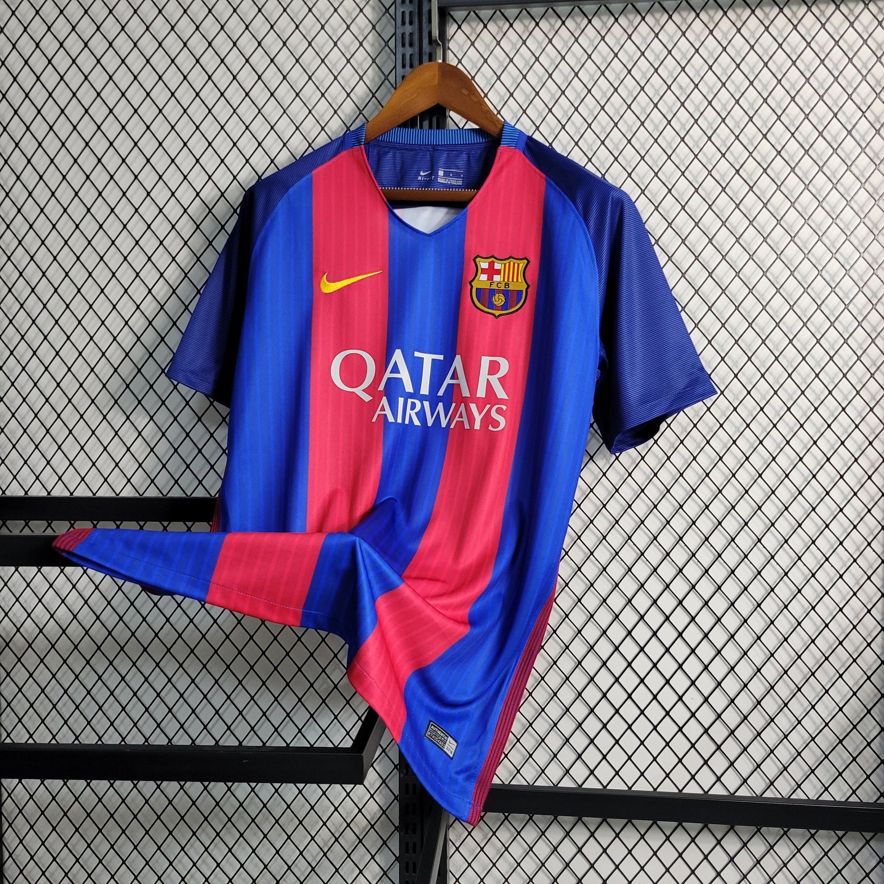 Camisa Barcelona Home 2016/17 - Nike Retrô Masculina - Azul/Vermelha