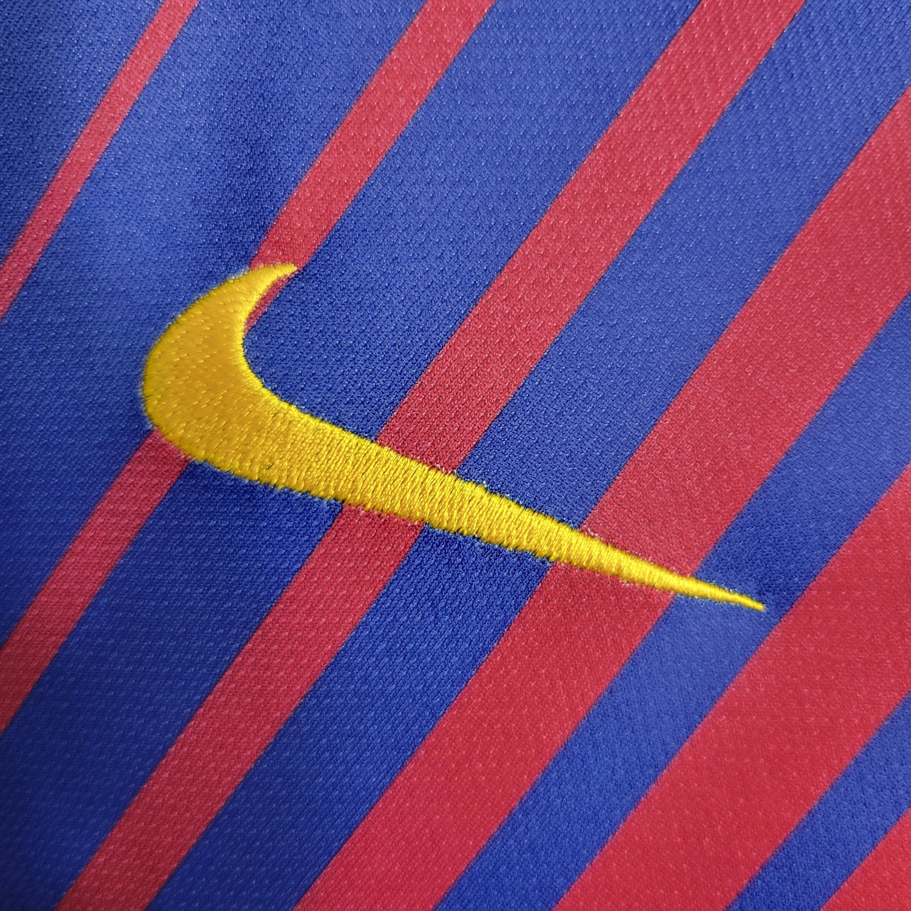 Camisa Barcelona Home 2017/18 - Nike Retrô Masculina - Azul/Vermelha