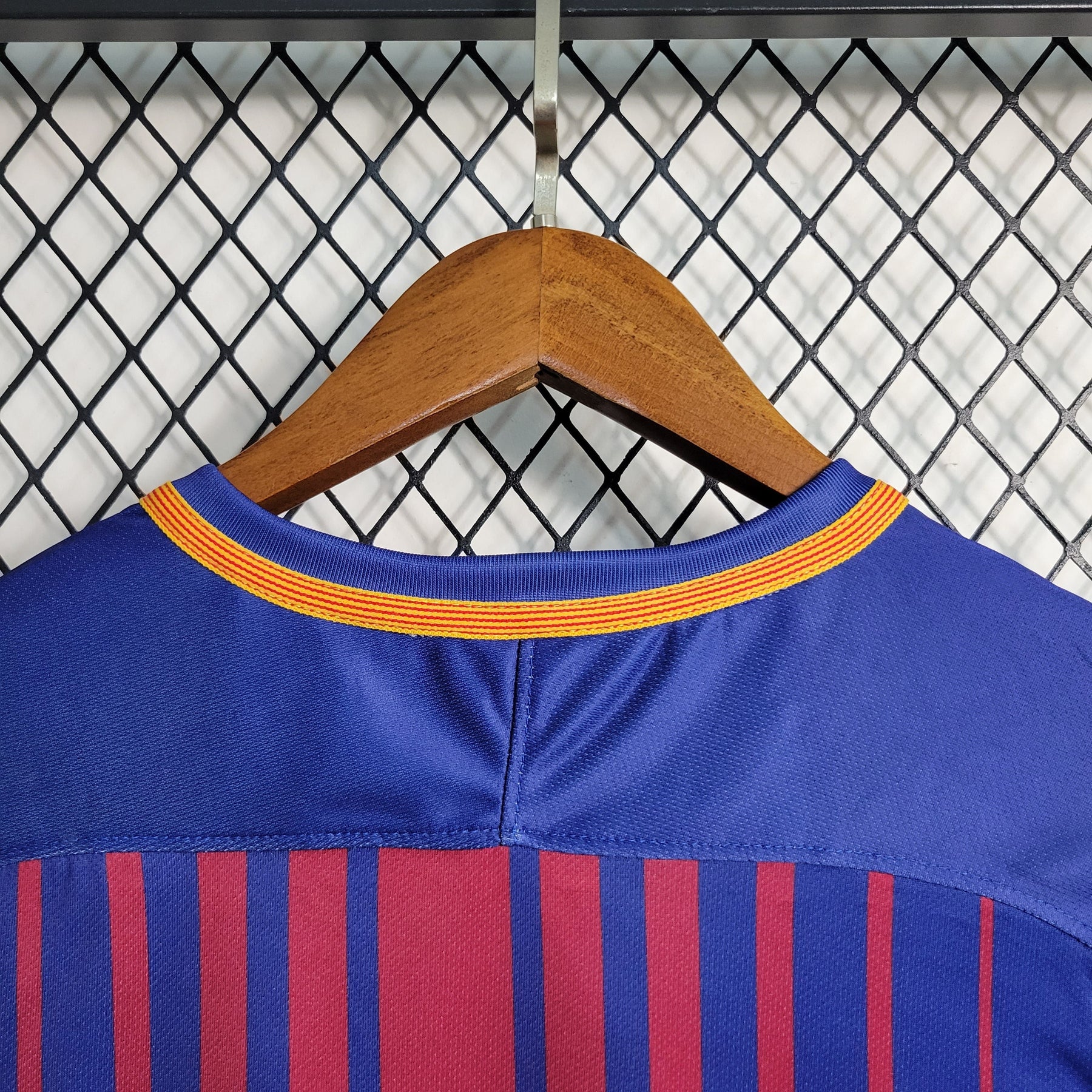 Camisa Barcelona Home 2017/18 - Nike Retrô Masculina - Azul/Vermelha