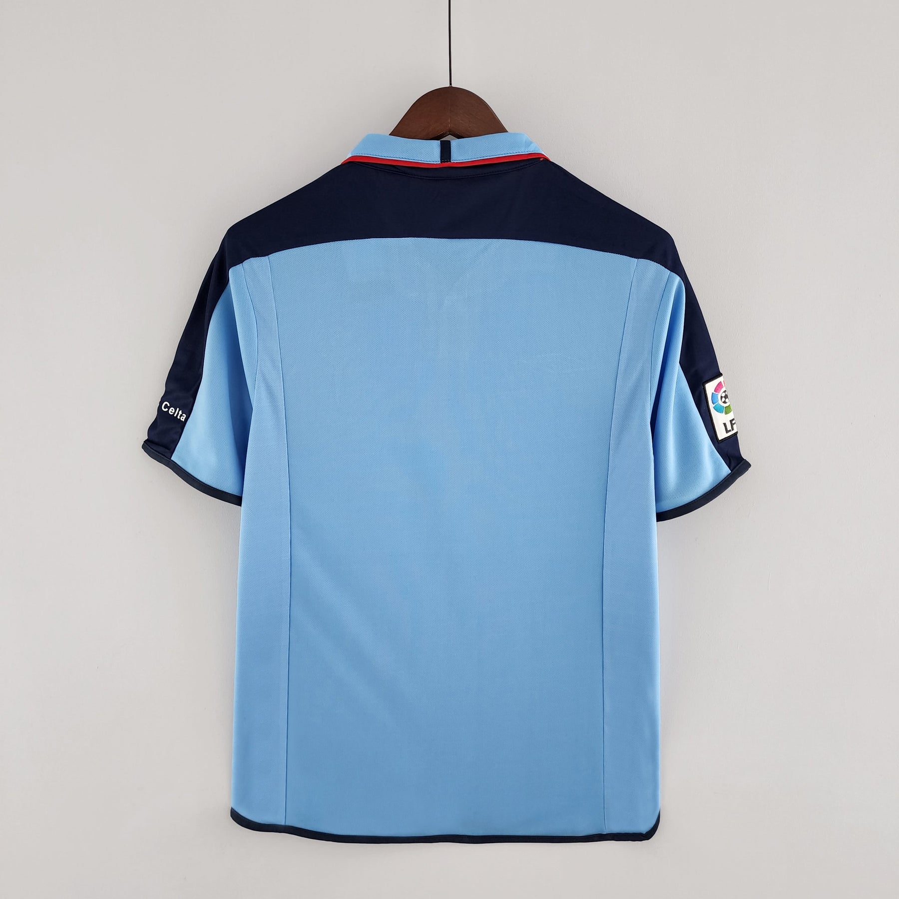 Camisa Celta de Vigo Home 2002/04 - Umbro Retrô Masculina - Azul/Vermelha