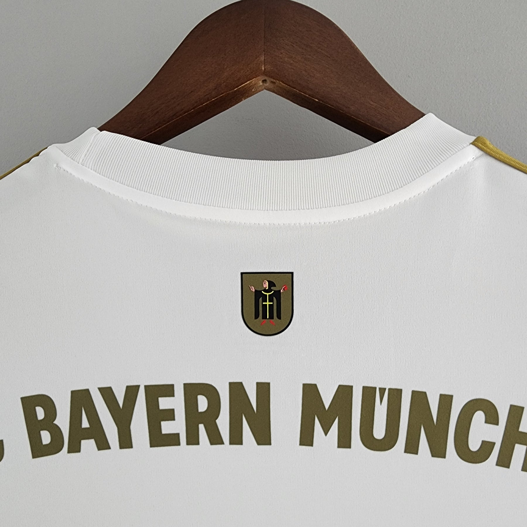 Camisa Bayern de Munique Away 2022/23 - Adidas Torcedor Masculina - Branca/Dourado