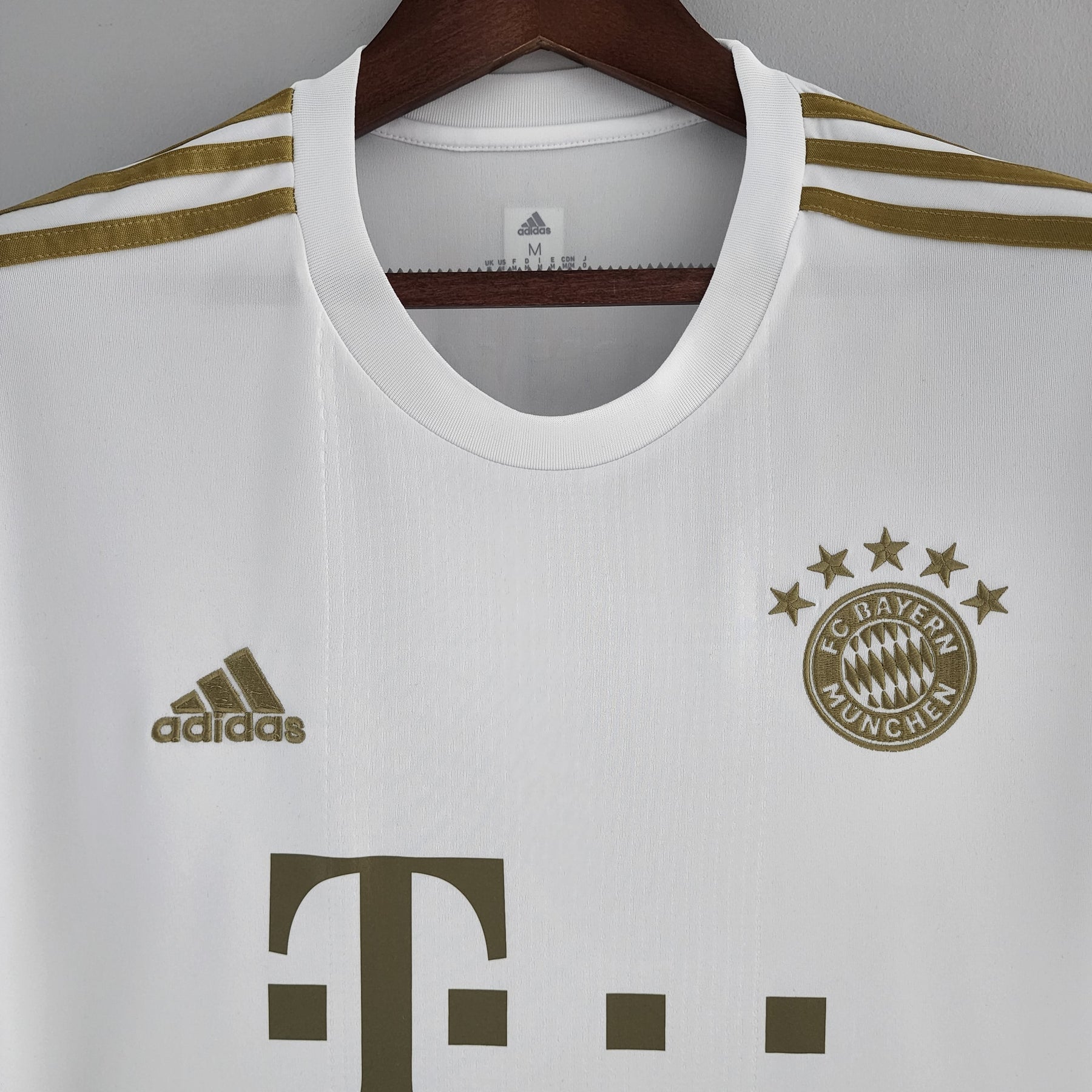 Camisa Bayern de Munique Away 2022/23 - Adidas Torcedor Masculina - Branca/Dourado