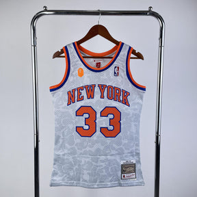 Regata NBA BAPE x New York Knicks Mitchell & Ness Cinza