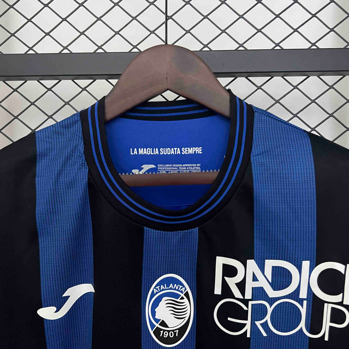 Camisa Atalanta Home 2024/25 - Joma Torcedor Masculina - Azul/Preta