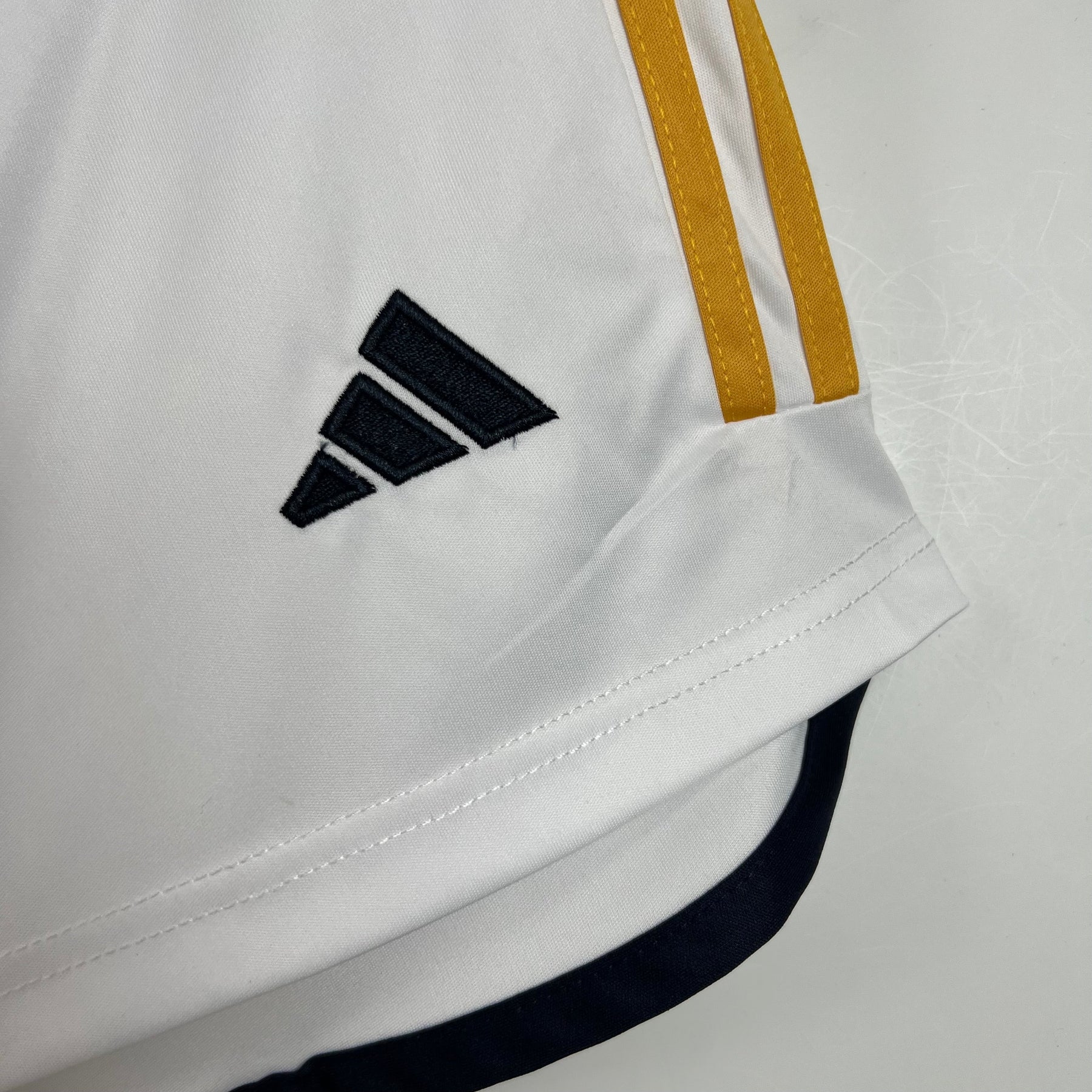 Shorts Real Madrid Home 2023/24 - Adidas Torcedor Masculina - Branca