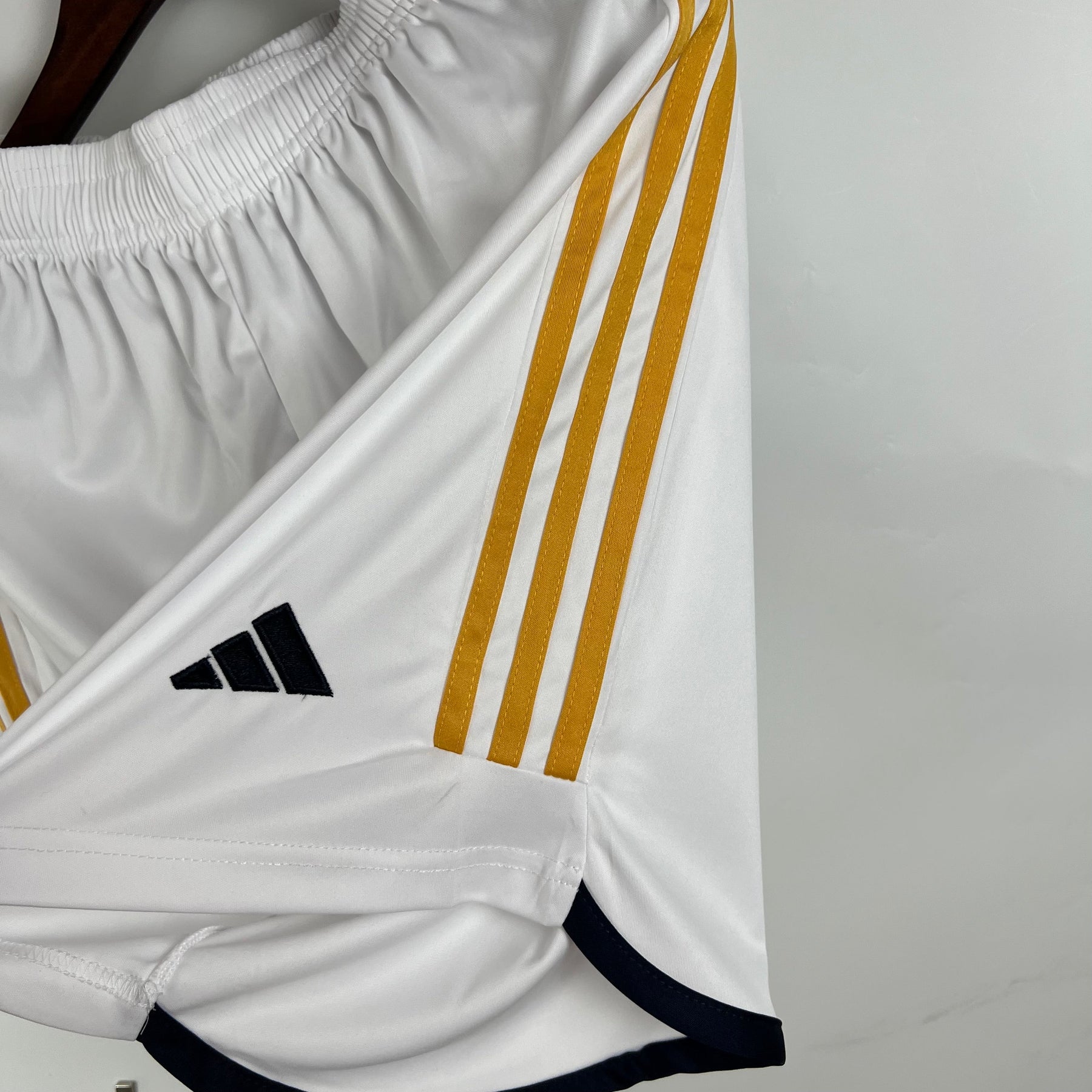 Shorts Real Madrid Home 2023/24 - Adidas Torcedor Masculina - Branca